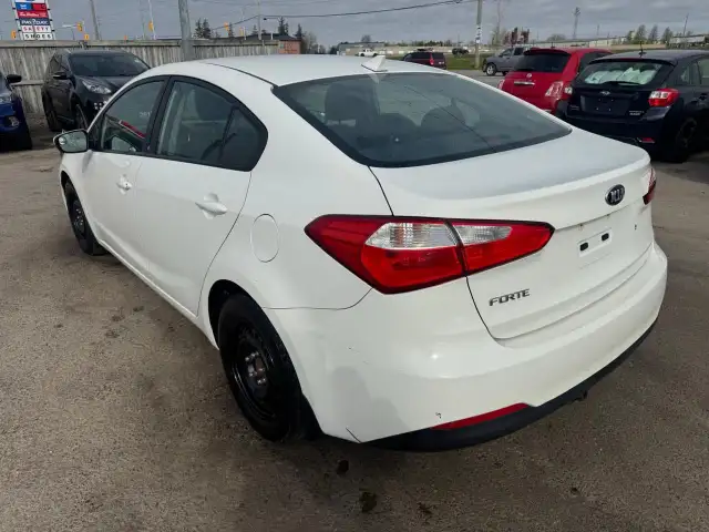 2016 Kia Forte LX, MANUAL, SEDAN, 4 CYL, GREAT ON FUEL, CERTIFIE - Photo 3