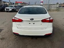 2016 Kia Forte LX, MANUAL, SEDAN, 4 CYL, GREAT ON FUEL, CERTIFIE - Photo 4
