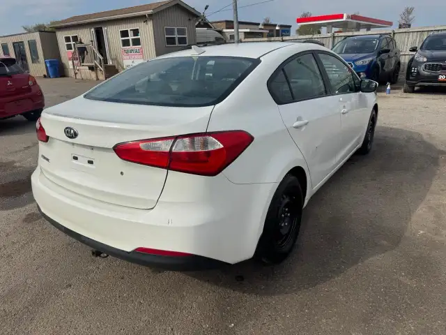 2016 Kia Forte LX, MANUAL, SEDAN, 4 CYL, GREAT ON FUEL, CERTIFIE - Photo 5