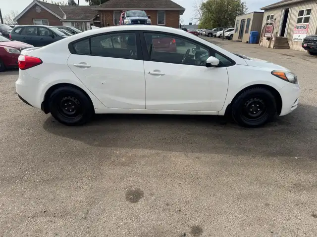 2016 Kia Forte LX, MANUAL, SEDAN, 4 CYL, GREAT ON FUEL, CERTIFIE - Photo 6
