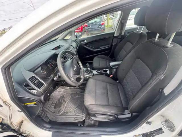 2016 Kia Forte LX, MANUAL, SEDAN, 4 CYL, GREAT ON FUEL, CERTIFIE - Photo 9