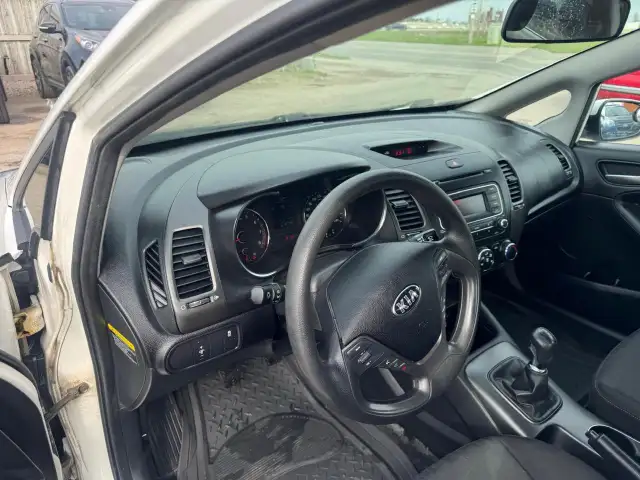 2016 Kia Forte LX, MANUAL, SEDAN, 4 CYL, GREAT ON FUEL, CERTIFIE - Photo 10