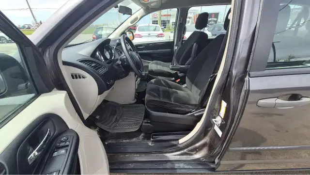 2016 Dodge Grand Caravan CANADA VALUE PACKAGE, WELL MAINTAINED, - Photo 9