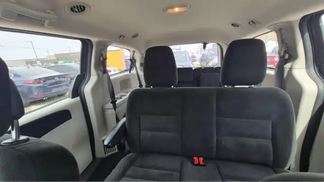 2016 Dodge Grand Caravan CANADA VALUE PACKAGE, WELL MAINTAINED, - Photo 10