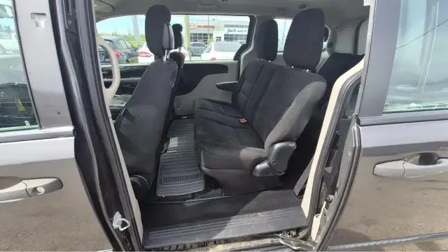 2016 Dodge Grand Caravan CANADA VALUE PACKAGE, WELL MAINTAINED, - Photo 11