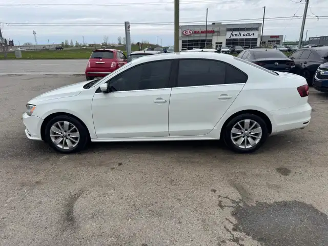 2016 Volkswagen Jetta TRENDLINE, SEDAN, ALLOYS, 4 CYLINDER, CERT - Photo 2
