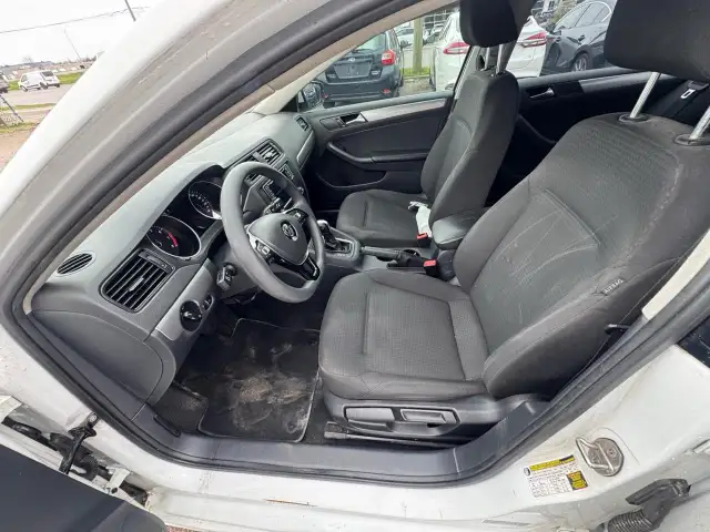 2016 Volkswagen Jetta TRENDLINE, SEDAN, ALLOYS, 4 CYLINDER, CERT - Photo 9