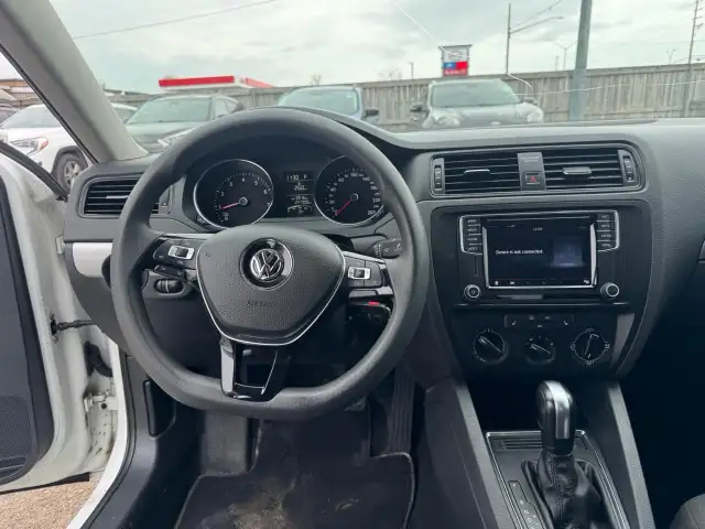 2016 Volkswagen Jetta TRENDLINE, SEDAN, ALLOYS, 4 CYLINDER, CERT - Photo 11