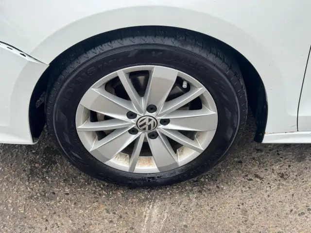 2016 Volkswagen Jetta TRENDLINE, SEDAN, ALLOYS, 4 CYLINDER, CERT - Photo 16