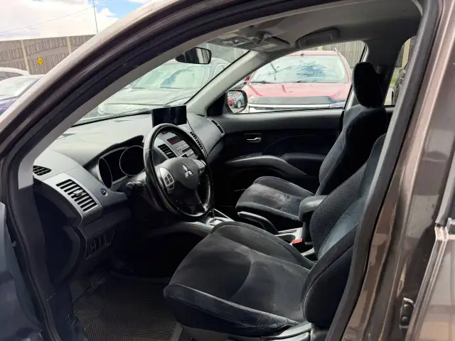 2010 MITSUBISHI Outlander XLS / V6 / AWD / 7 PASSAGERS - Photo 3