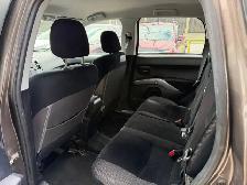 2010 MITSUBISHI Outlander XLS / V6 / AWD / 7 PASSAGERS - Photo 5