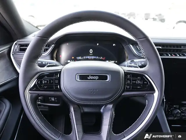 2025 Jeep Grand Cherokee OVERLAND | 4X4 | PANO ROOF | NAV | LTHR - Photo 12