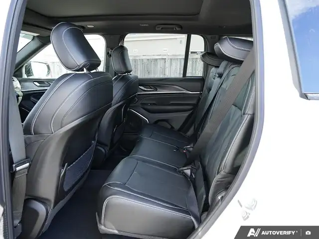 2025 Jeep Grand Cherokee OVERLAND | 4X4 | PANO ROOF | NAV | LTHR - Photo 23