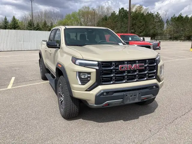 2024 GMC Canyon AT4 Crew Cab 4WD | No Accidents - Photo 3