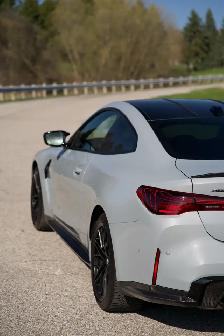 2025 BMW M4 - Photo 6