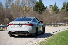 2025 BMW M4 - Photo 8