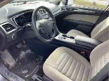 2017 Ford Fusion Hybrid - Photo 10