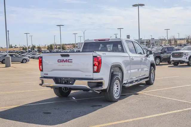 2026 GMC Sierra 1500 SLE - Photo 9