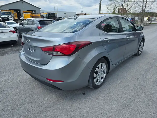 2015 Hyundai Elantra GL - Photo 5