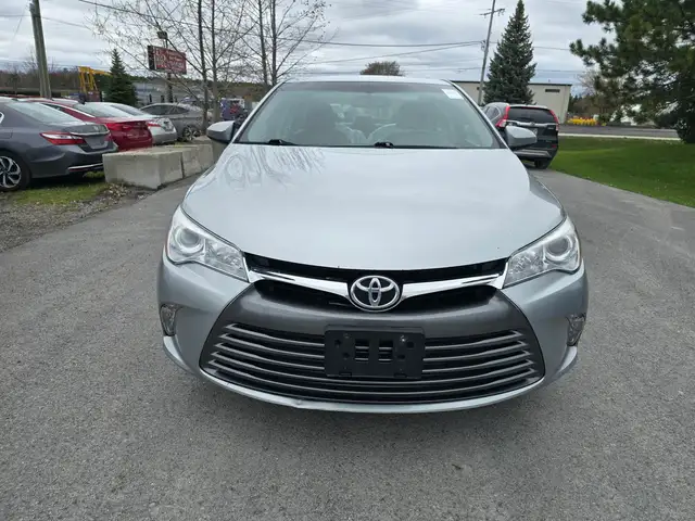 2016 Toyota Camry XLE - Photo 2
