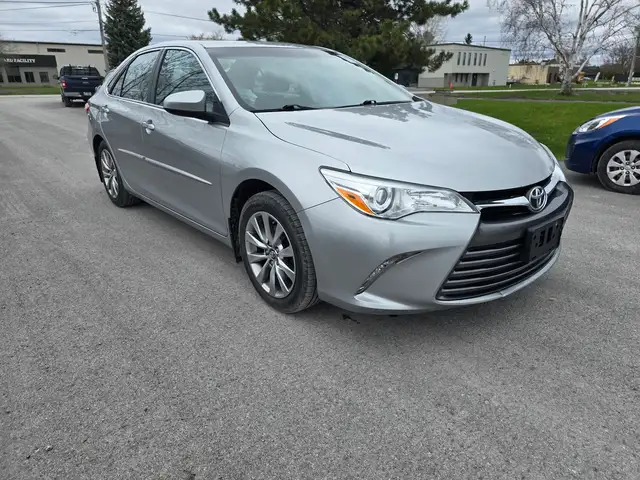 2016 Toyota Camry XLE - Photo 3