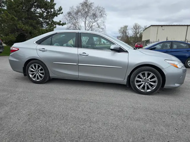 2016 Toyota Camry XLE - Photo 4