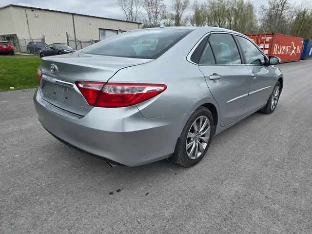 2016 Toyota Camry XLE - Photo 5