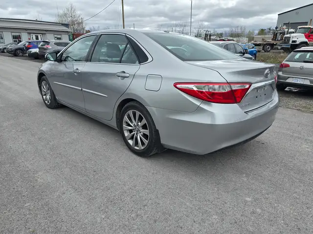 2016 Toyota Camry XLE - Photo 7