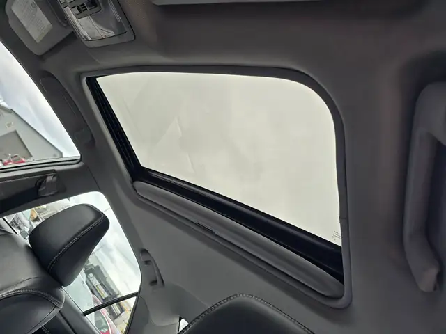2016 Toyota Camry XLE - Photo 16