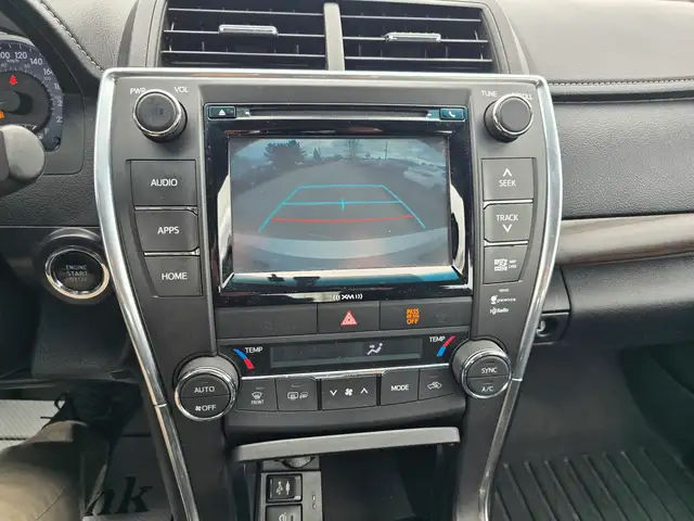 2016 Toyota Camry XLE - Photo 17
