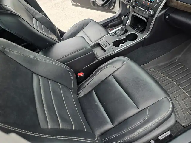 2016 Toyota Camry XLE - Photo 24