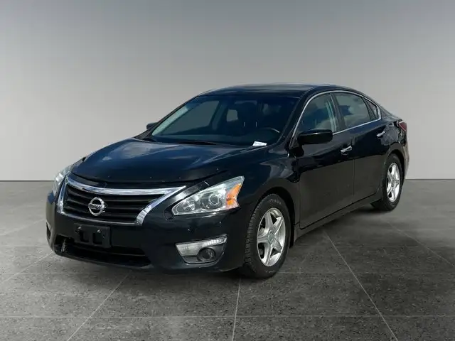 2013 Nissan Altima 2.5 S / FWD - Photo 2