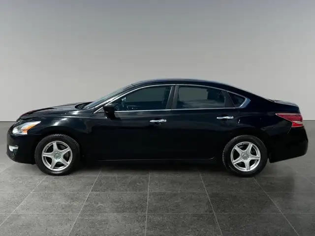 2013 Nissan Altima 2.5 S / FWD - Photo 4