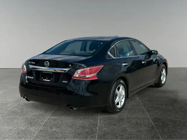 2013 Nissan Altima 2.5 S / FWD - Photo 8