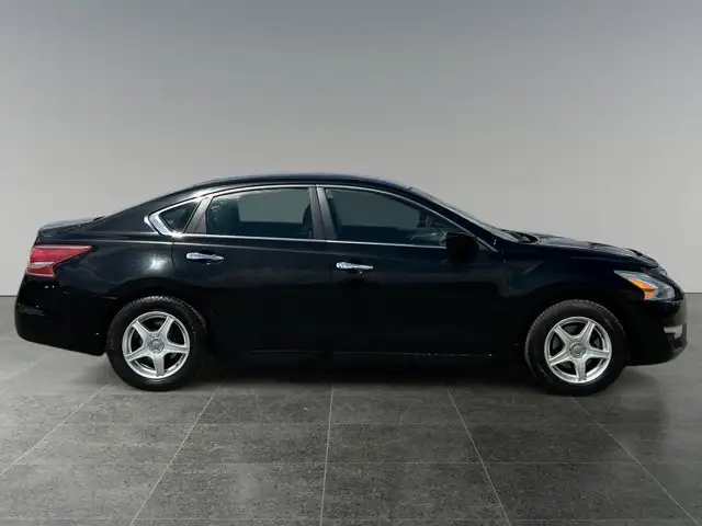2013 Nissan Altima 2.5 S / FWD - Photo 9