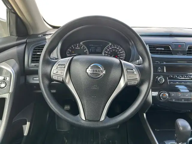 2013 Nissan Altima 2.5 S / FWD - Photo 13
