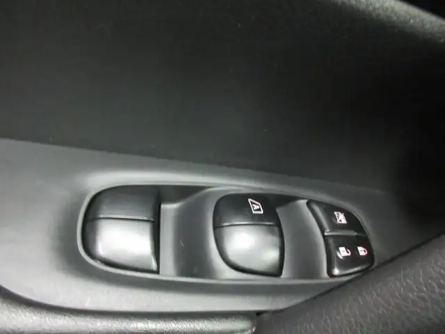 NISSAN ROGUE 2017 S AWD SIEGES CHAUFFANT CAMERA RECUL BLUETOOTH - Photo 11