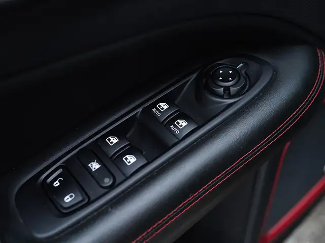 2018 Jeep Compass Trailhawk, 4x4, Panoramic Roof, Beats Audio, T - Photo 14