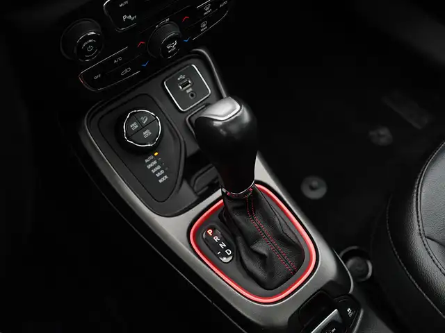 2018 Jeep Compass Trailhawk, 4x4, Panoramic Roof, Beats Audio, T - Photo 30