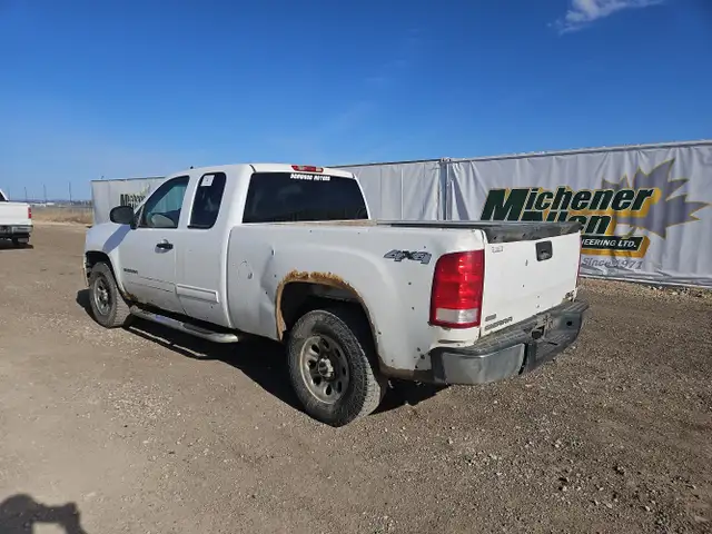 2011 GMC Sierra 1500 - Photo 2