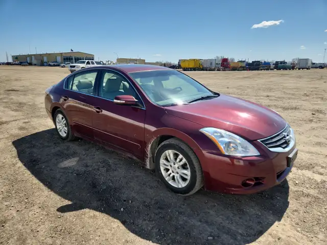 2010 Nissan Altima - Photo 2