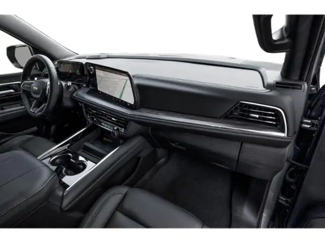 2026 Chevrolet Suburban LT - Photo 10