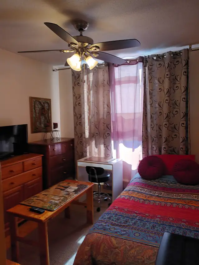 Private room-West Mall and Bloor ( ETOBICOKE ) HWY 427
