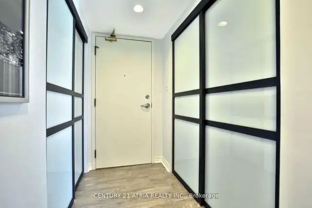 Dundas & Kipling - One Bedroom Condo - Photo 2