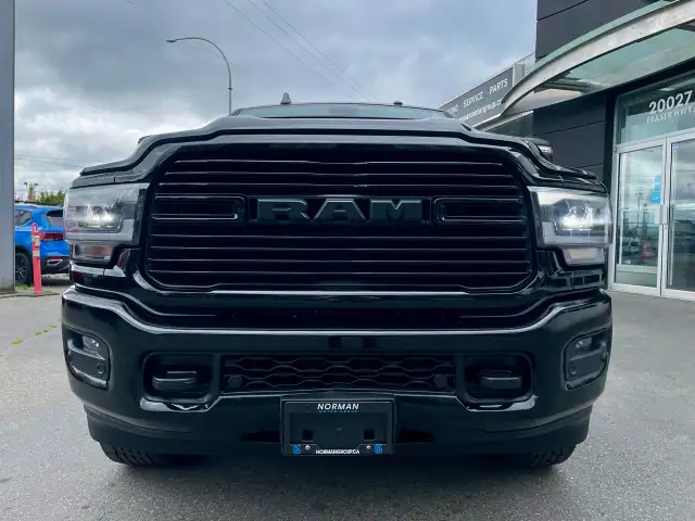 2023 RAM 3500 Laramie 4x4 Mega Cab DIESEL AISIN NIGHT EDITION - Photo 2