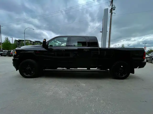 2023 RAM 3500 Laramie 4x4 Mega Cab DIESEL AISIN NIGHT EDITION - Photo 4