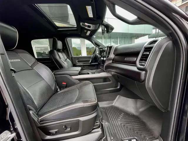2023 RAM 3500 Laramie 4x4 Mega Cab DIESEL AISIN NIGHT EDITION - Photo 15