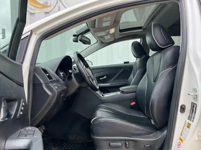 2016 Toyota Venza Limited AWD | Power Tailgate | Sunroof - Photo 18
