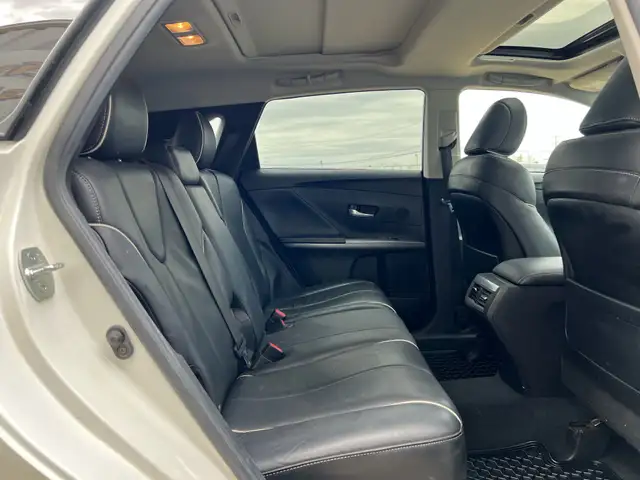 2016 Toyota Venza Limited AWD | Power Tailgate | Sunroof - Photo 24