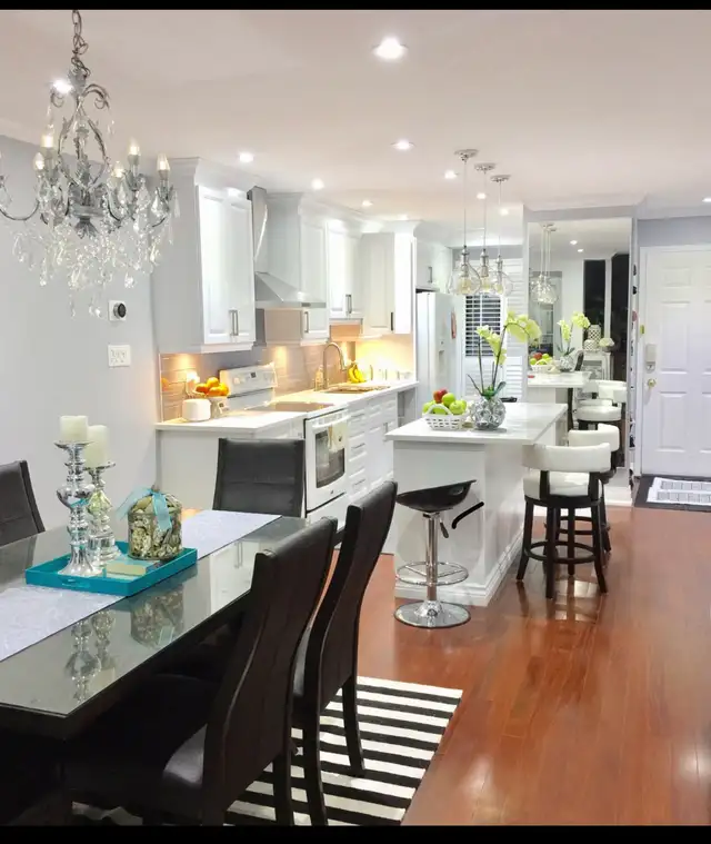 Private Room For Rent in in close to Sq1